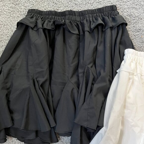STORETS EMILEE ANGELIC SKORT - LOT OF 2 - ONE WHITE / ONE BLACK NWOT Size: S/M - Picture 5 of 12